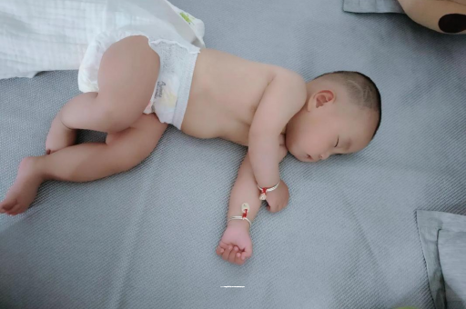 大兴安岭三个月宝宝抬头不稳